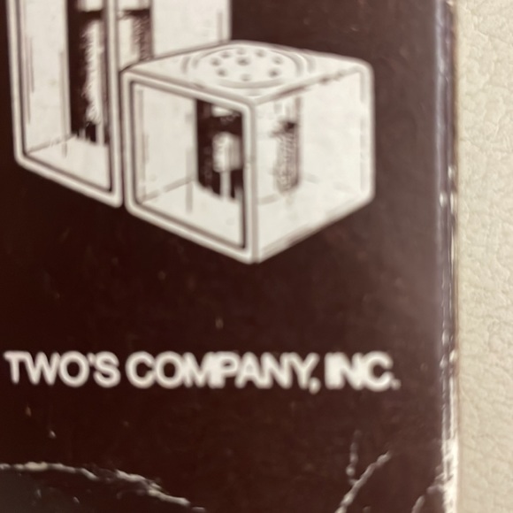 NWOT:  TWO’S COMPNY Salt & Pepper set - Picture 4 of 10